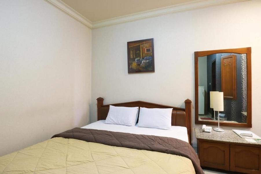 678 Kemang Powered By Cocotel Hotel
